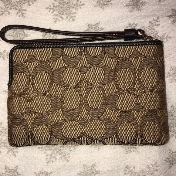 Coach wristlet. Authentic. - Picture 3 of 8